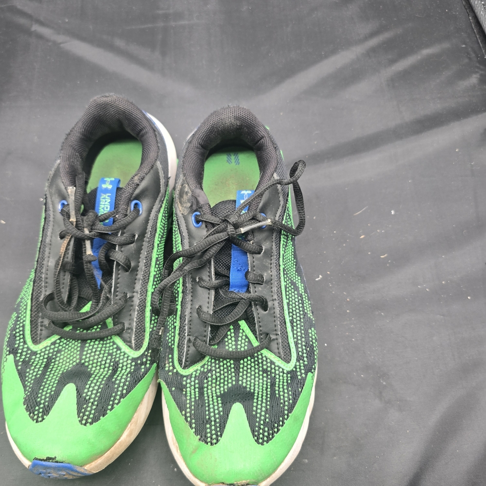Under Armour Green and Black Sneakers with Dynamic Design